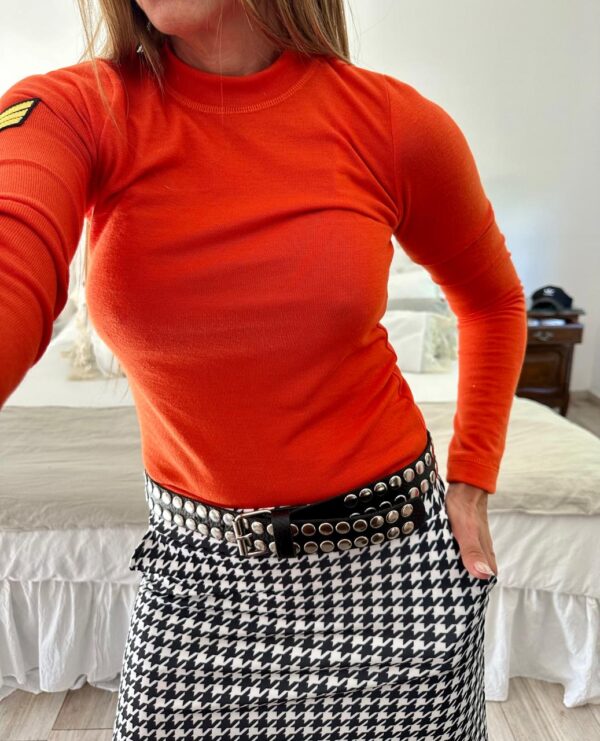 Sweater tini lanilla fina colorada escudo