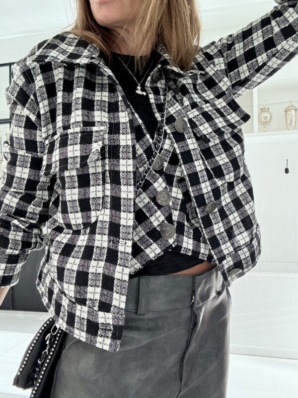 Chaqueta Chanel cruadrille blanco y negro - Image 5