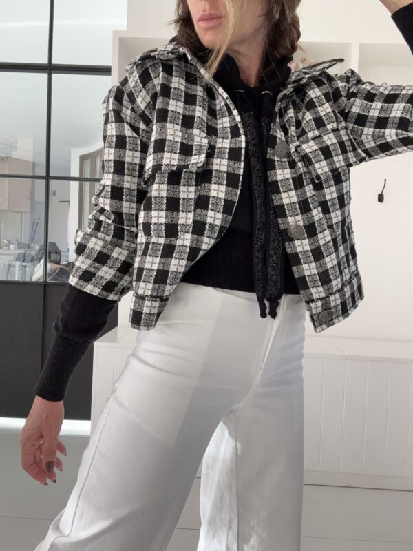 Chaqueta Chanel cruadrille blanco y negro