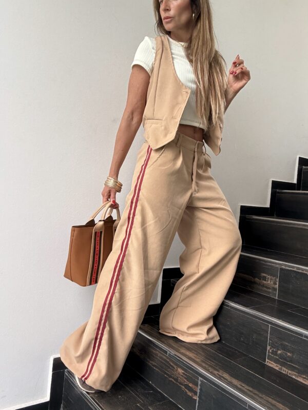 Pantalon Ritta camel pana  vivos bordo