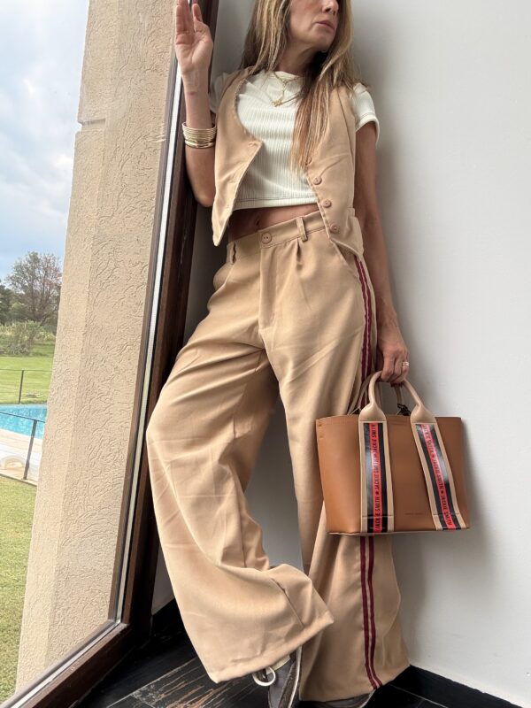 Pantalon Ritta camel pana  vivos bordo - Image 7