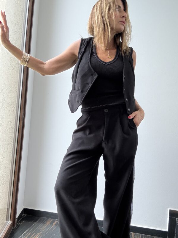 Musculosa Carmín  negro - Image 3