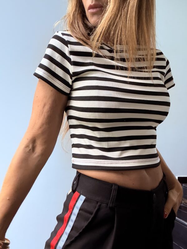 Remera Mora rayada negra y blanca - Image 5