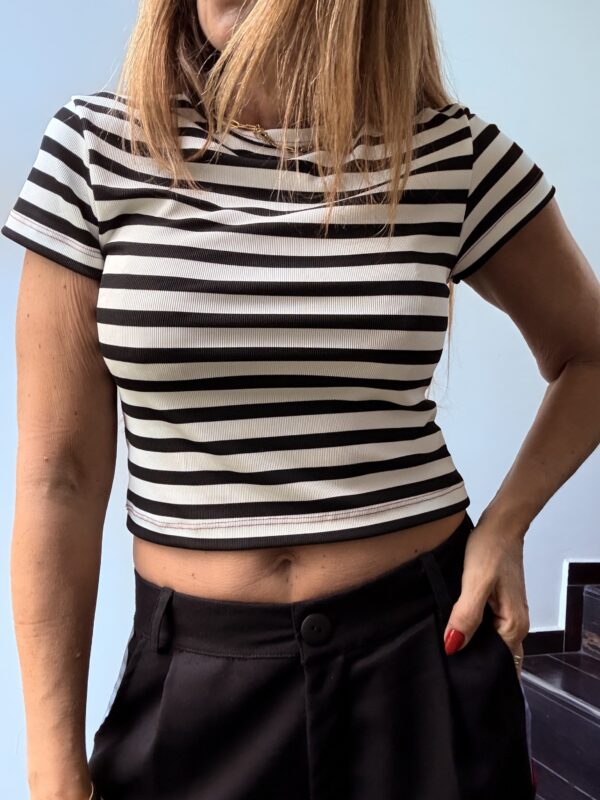 Remera Mora rayada negra y blanca - Image 4