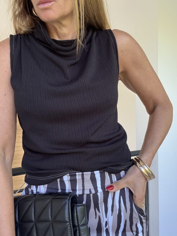 Musculosa Capuccino negra