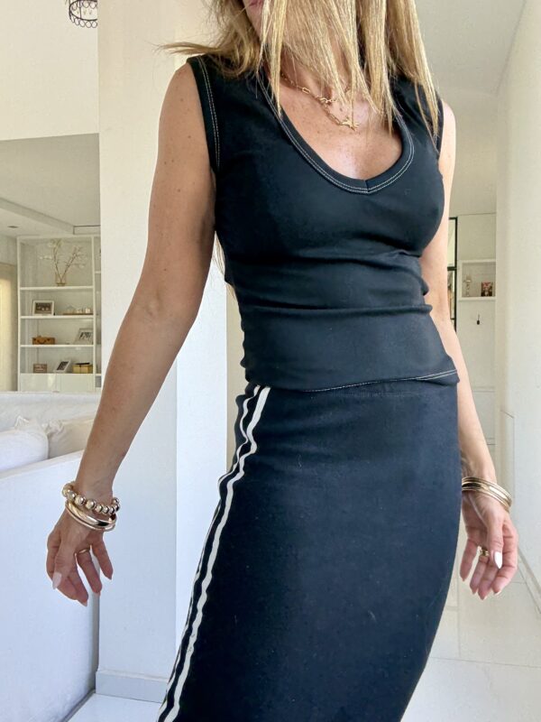 Musculosa Carmín lanilla finta negra