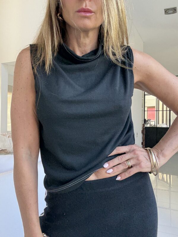 Musculosa Capuccino negra lanilla finita