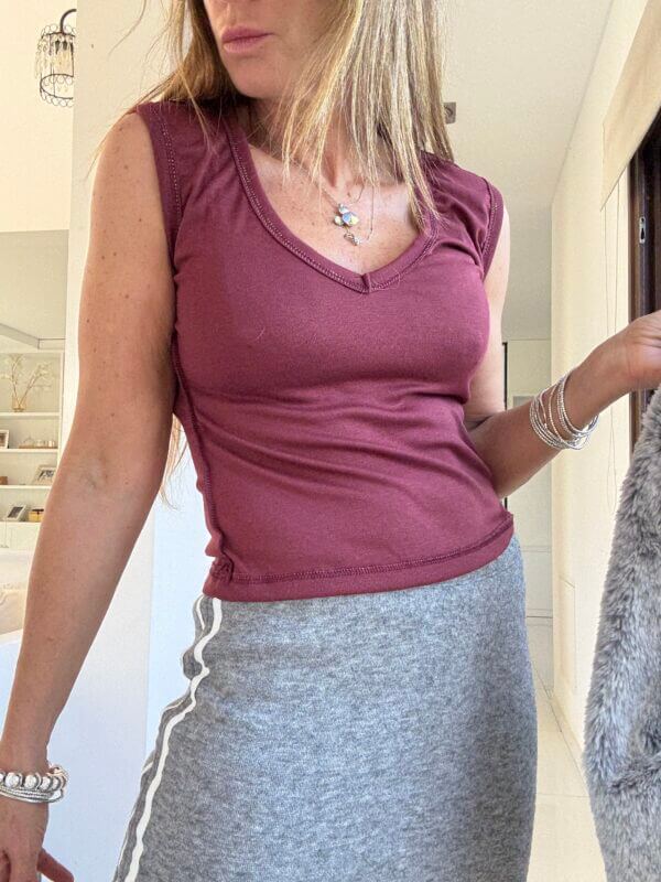 Musculosa Carmín lanilla bordo