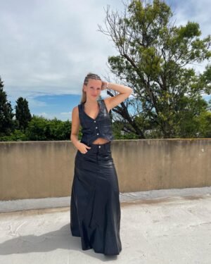 Falda crush engomada croco negra