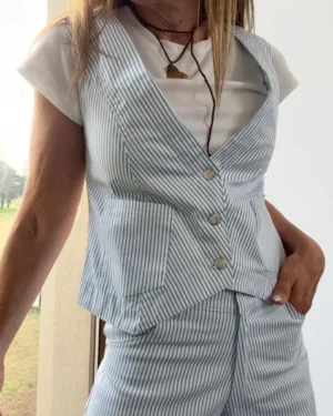 Chaleco rayado celeste