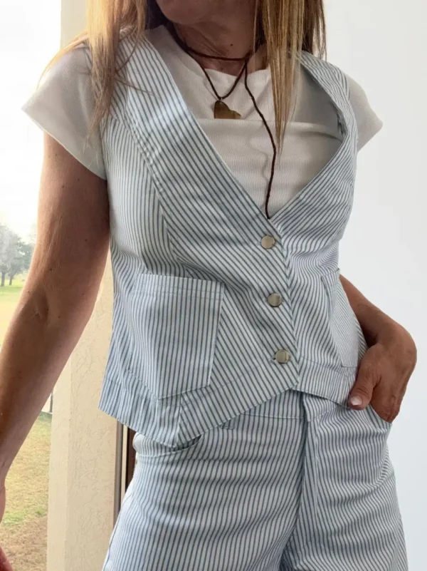Chaleco rayado celeste