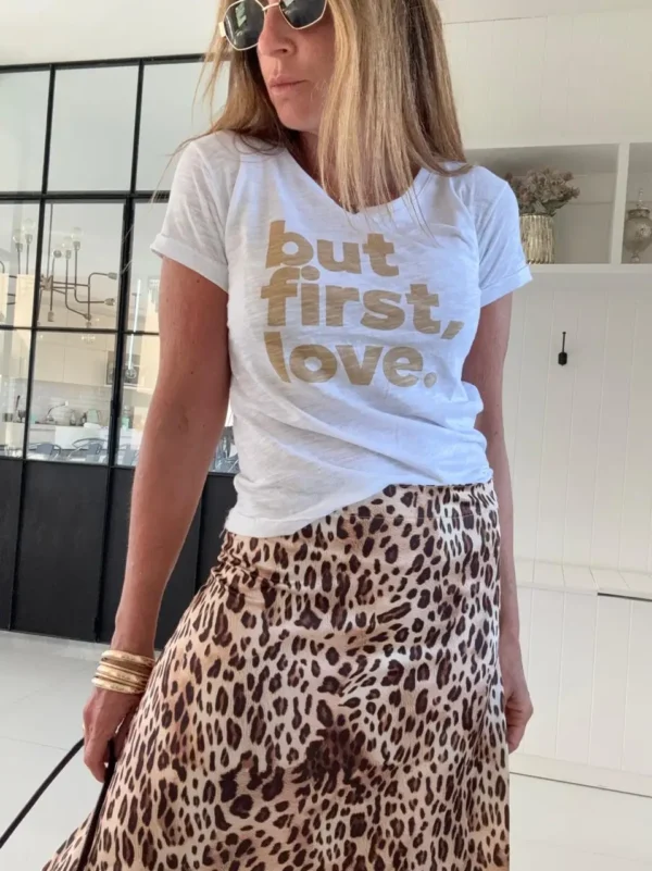 Remera smallest blanca flame but first love
