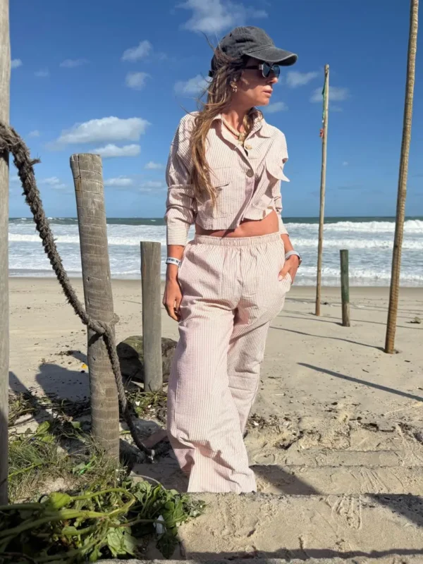 Pantalon pijamero acasia vainilla con rayas rosadas y azules - Image 6