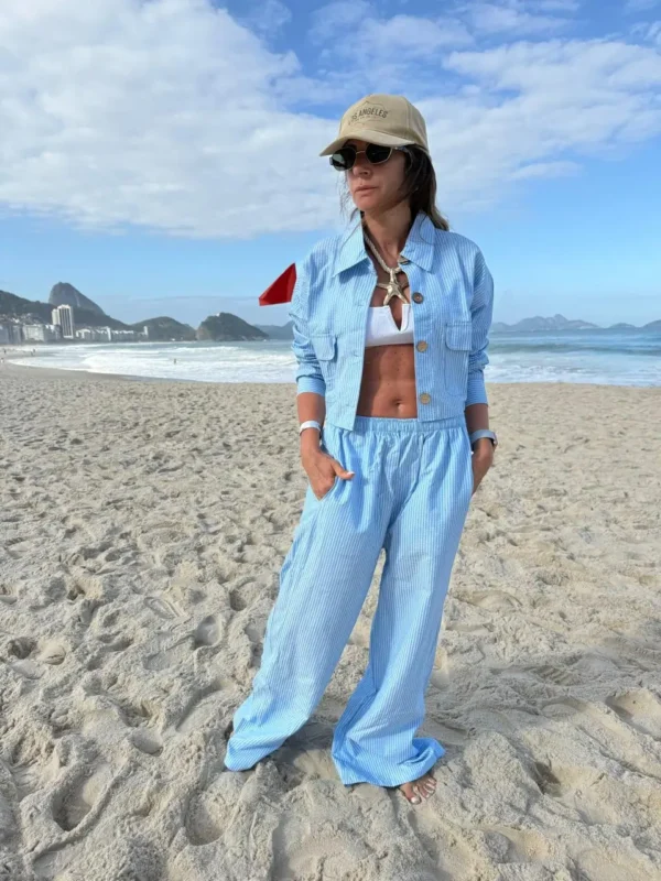 Camisa  Molly acasia celeste con rayas turquesa azules y blancas - Image 13