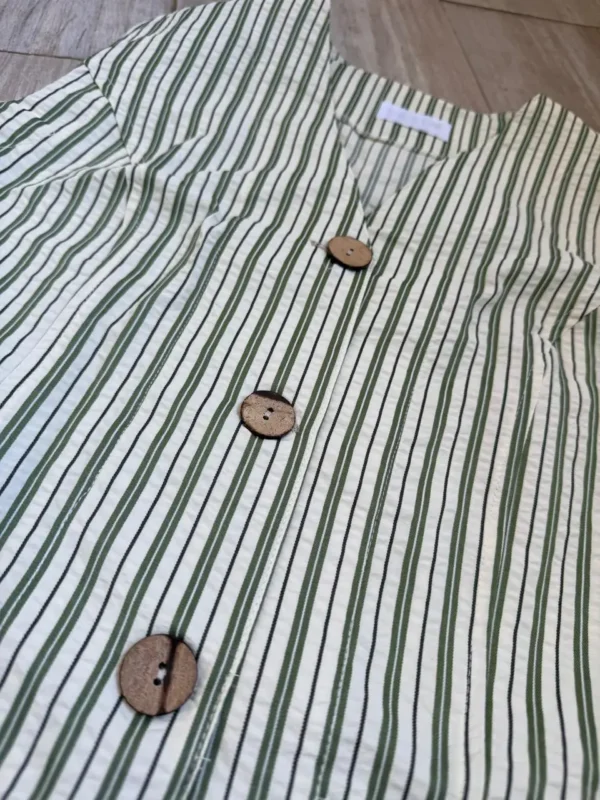 Camisa  Molly cedro rayada verde , fondo vainilla - Image 7