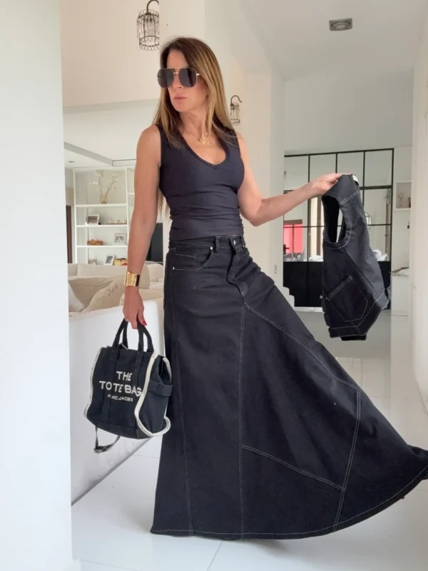 Falda crush negra gabardina importada