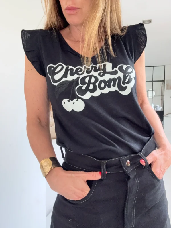 Remera ewa flame negra Cherry