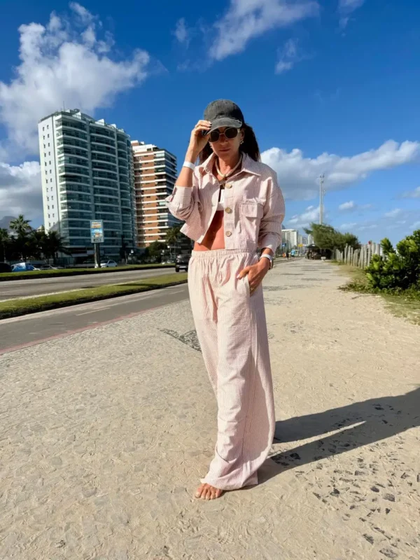 Pantalon pijamero acasia vainilla con rayas rosadas y azules - Image 17