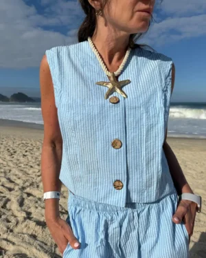 Chaleco pijamero acasia celeste con rayas turquesa azules y blancas