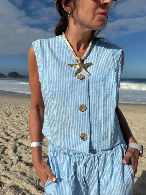 Chaleco pijamero acasia celeste con rayas turquesa azules y blancas