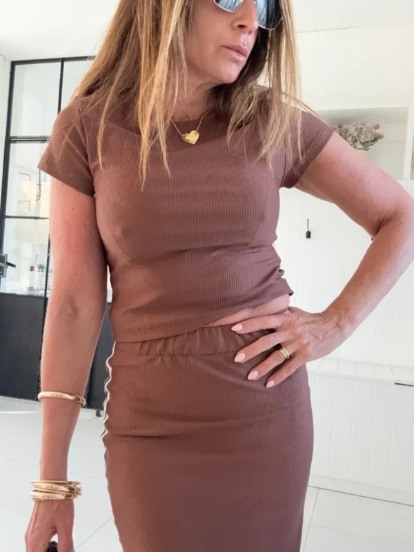 Remera Mora micromorley matte chocolate