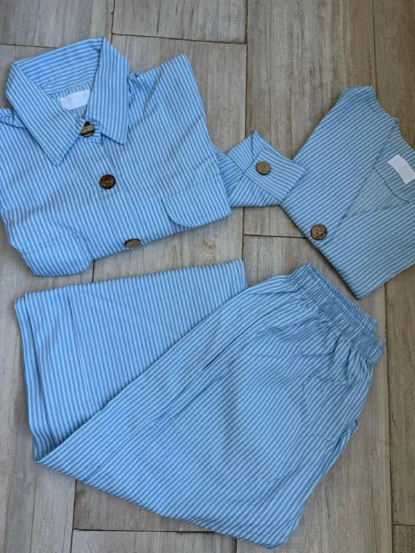 Chaleco pijamero acasia celeste con rayas turquesa azules y blancas - Image 10