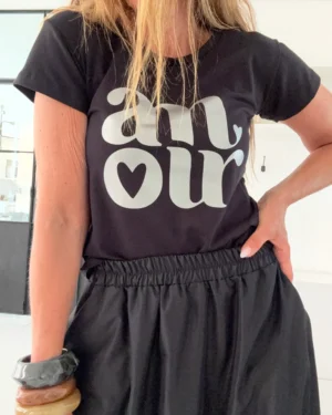 Remera smallest negra amour