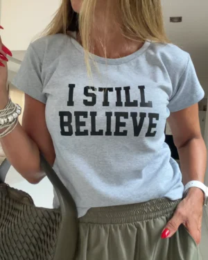 Remera smallest gris i still believe