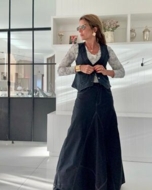 Falda crush negra gabardina