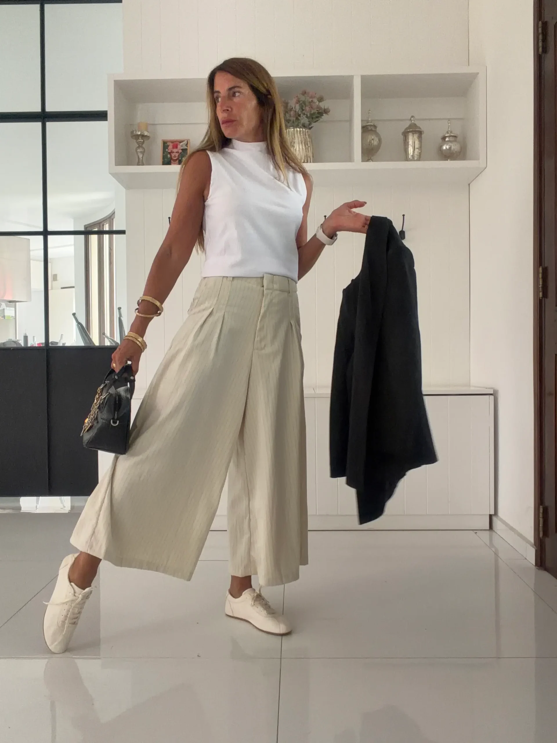 Pantalon okinawa sastrero crema detalle hilos negros - Image 8