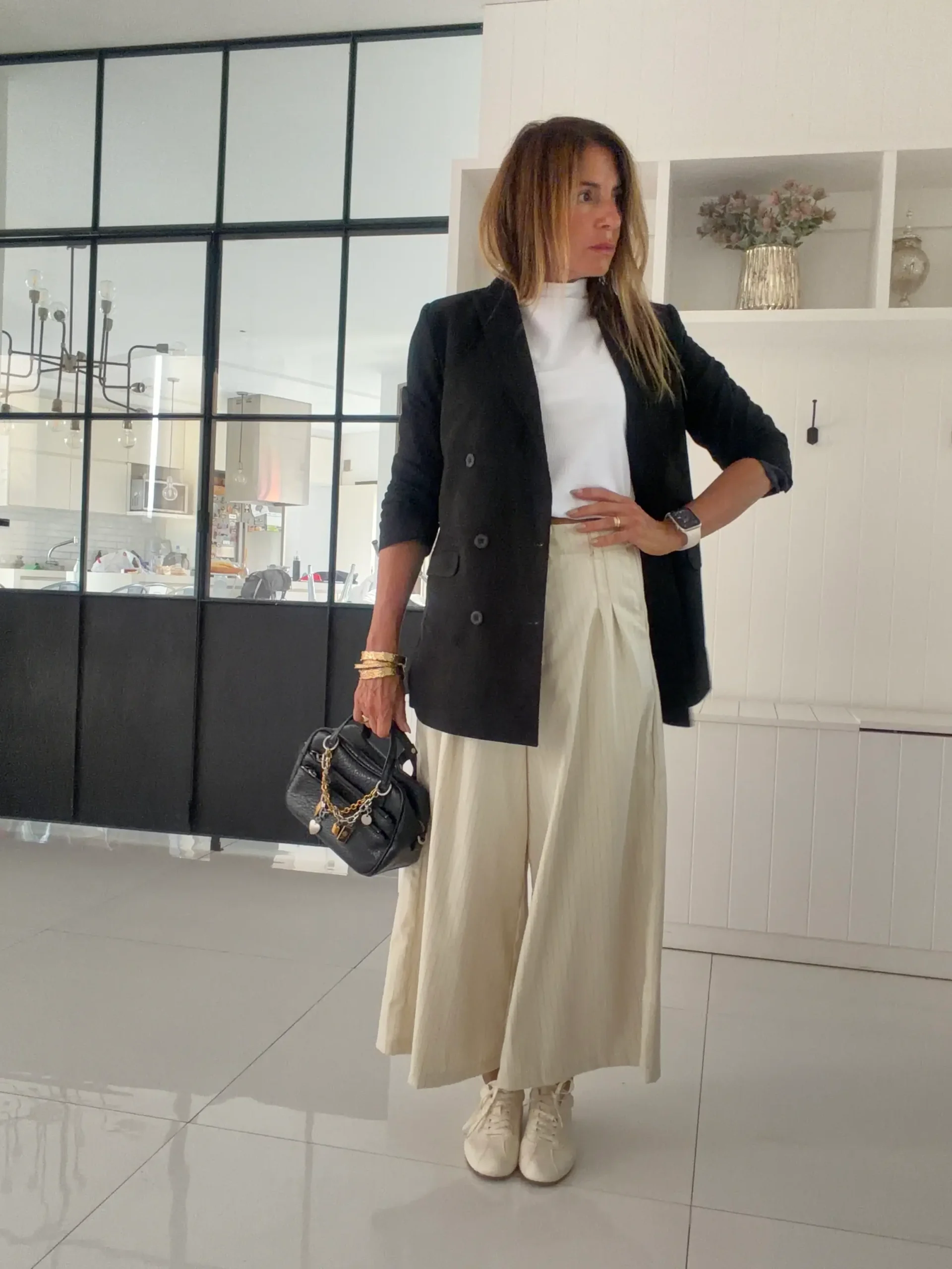 Pantalon okinawa sastrero crema detalle hilos negros - Image 11