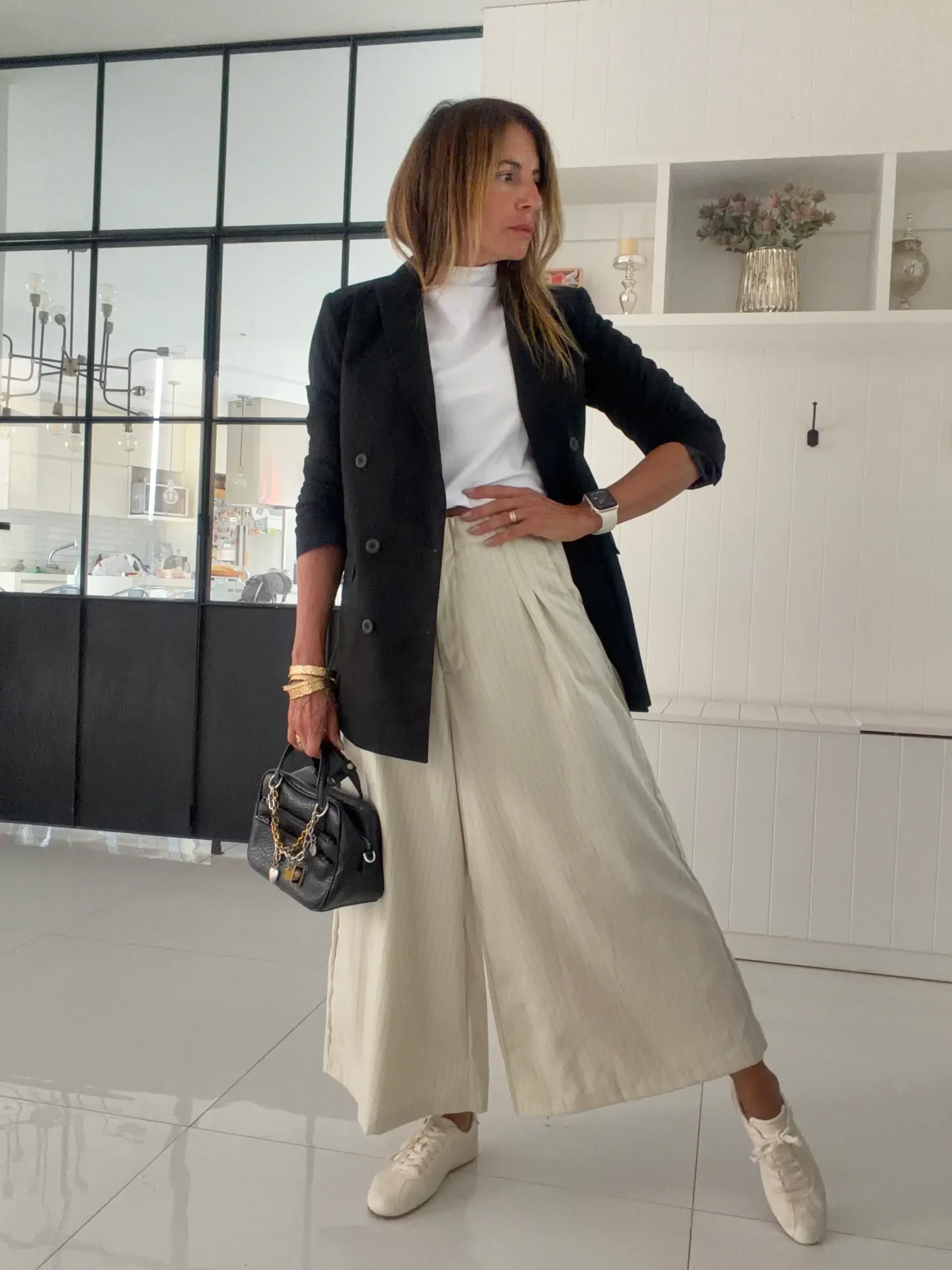 Pantalon okinawa sastrero crema detalle hilos negros - Image 12