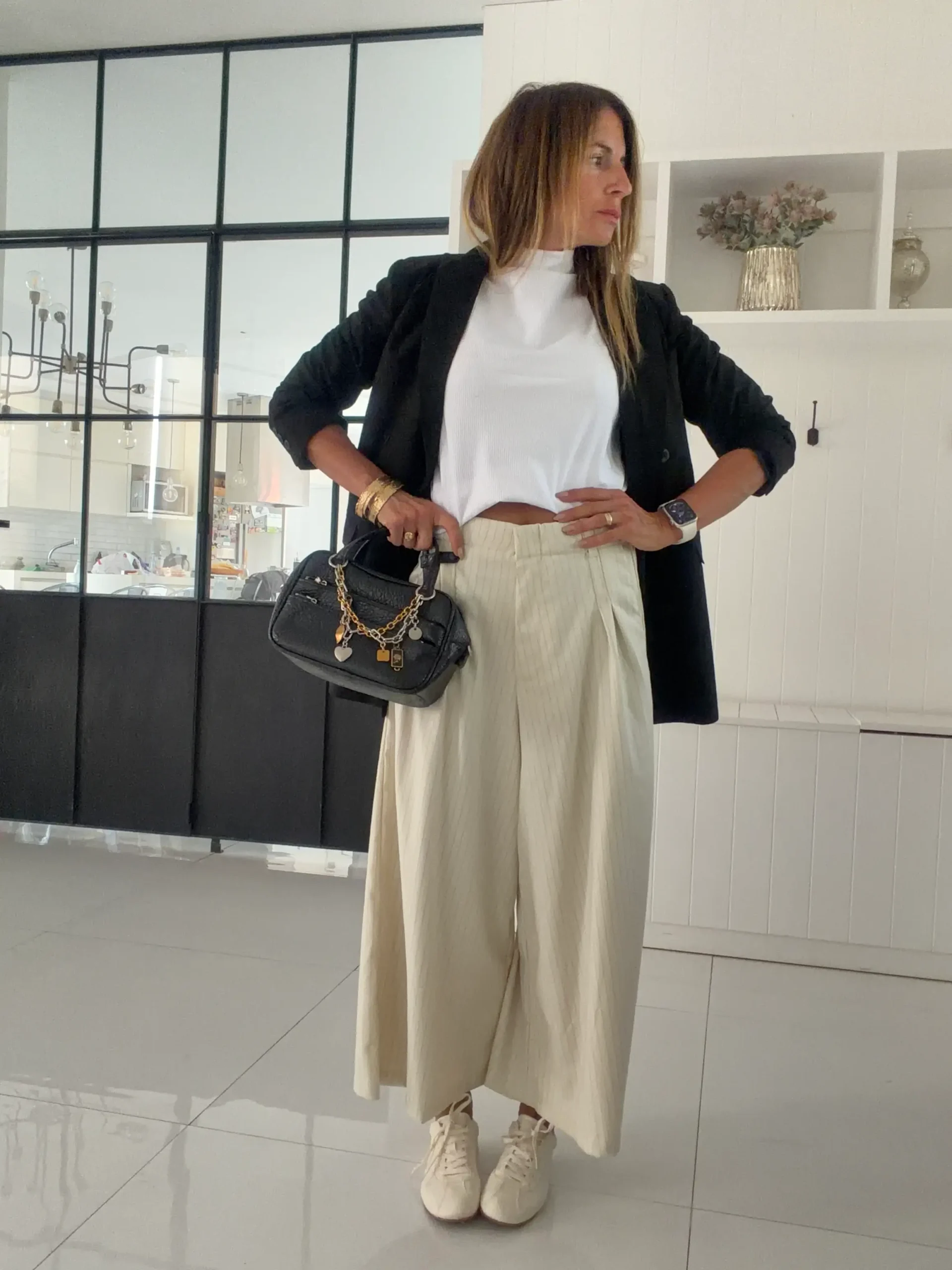 Pantalon okinawa sastrero crema detalle hilos negros - Image 13