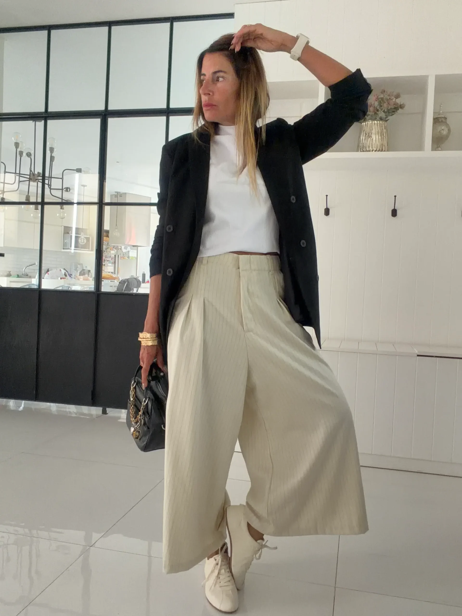 Pantalon okinawa sastrero crema detalle hilos negros