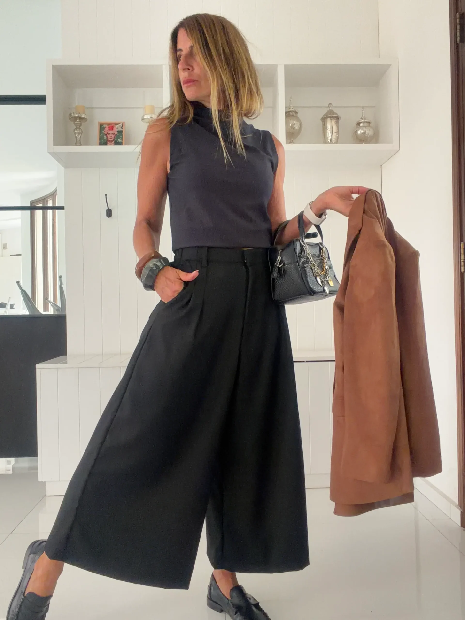 Pantalon okinawa sastrero negro detalle hilos plata - Image 12