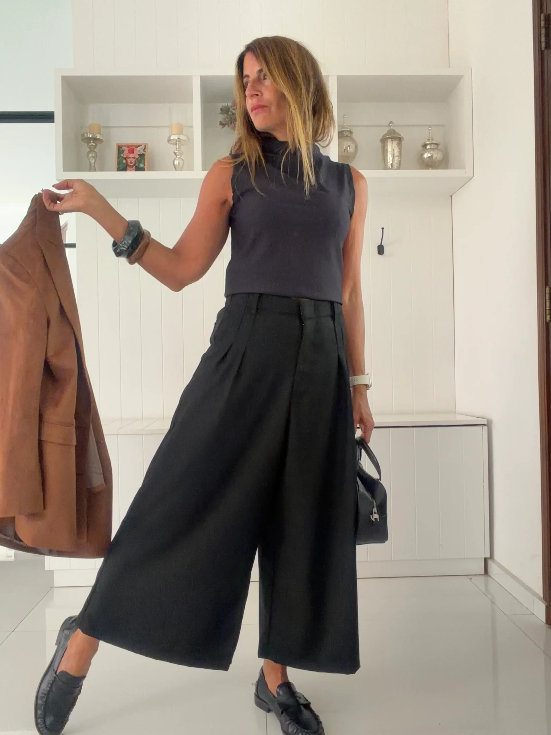 Pantalon okinawa sastrero negro detalle hilos plata - Image 9