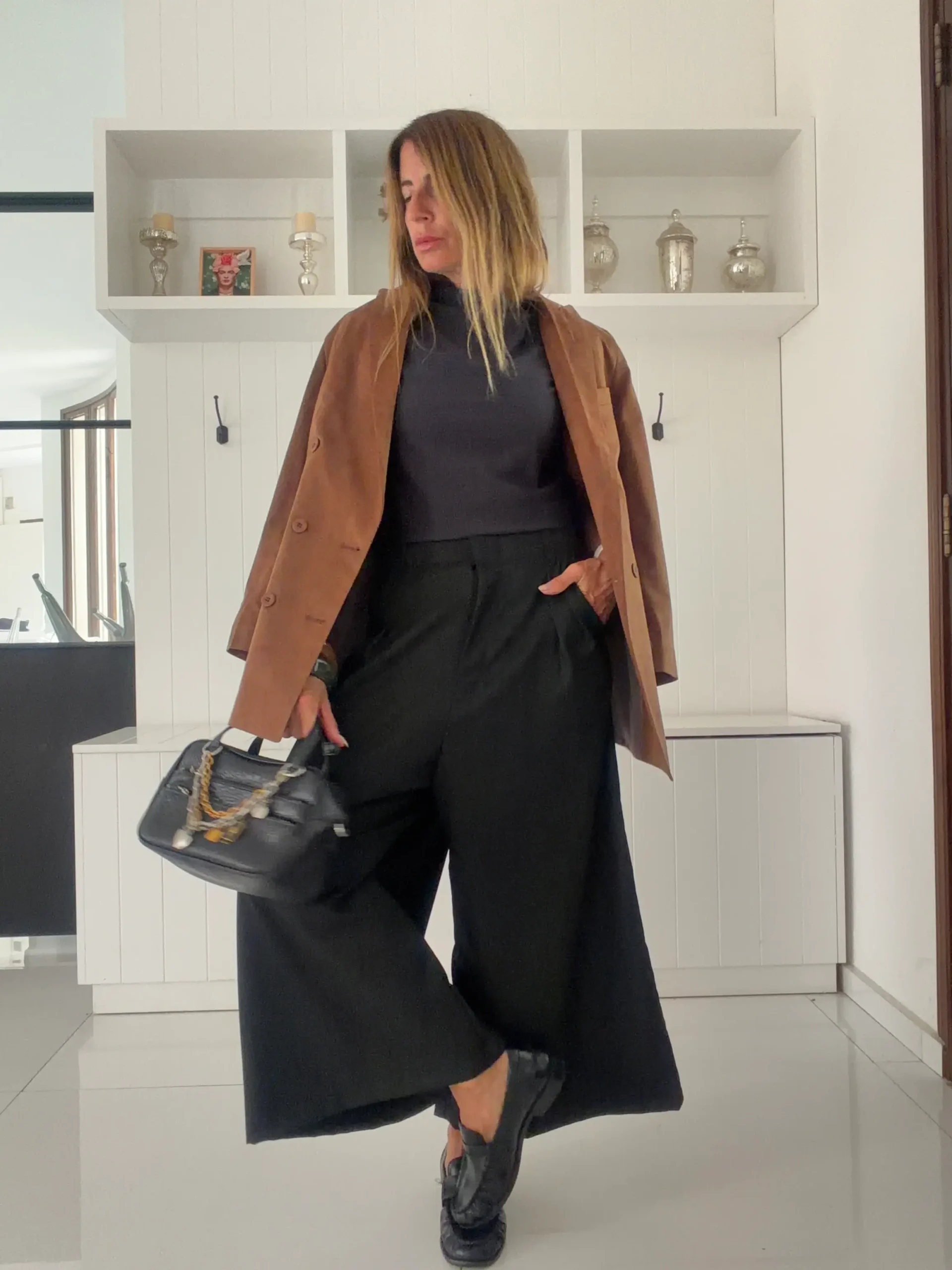 Pantalon okinawa sastrero negro detalle hilos plata - Image 11