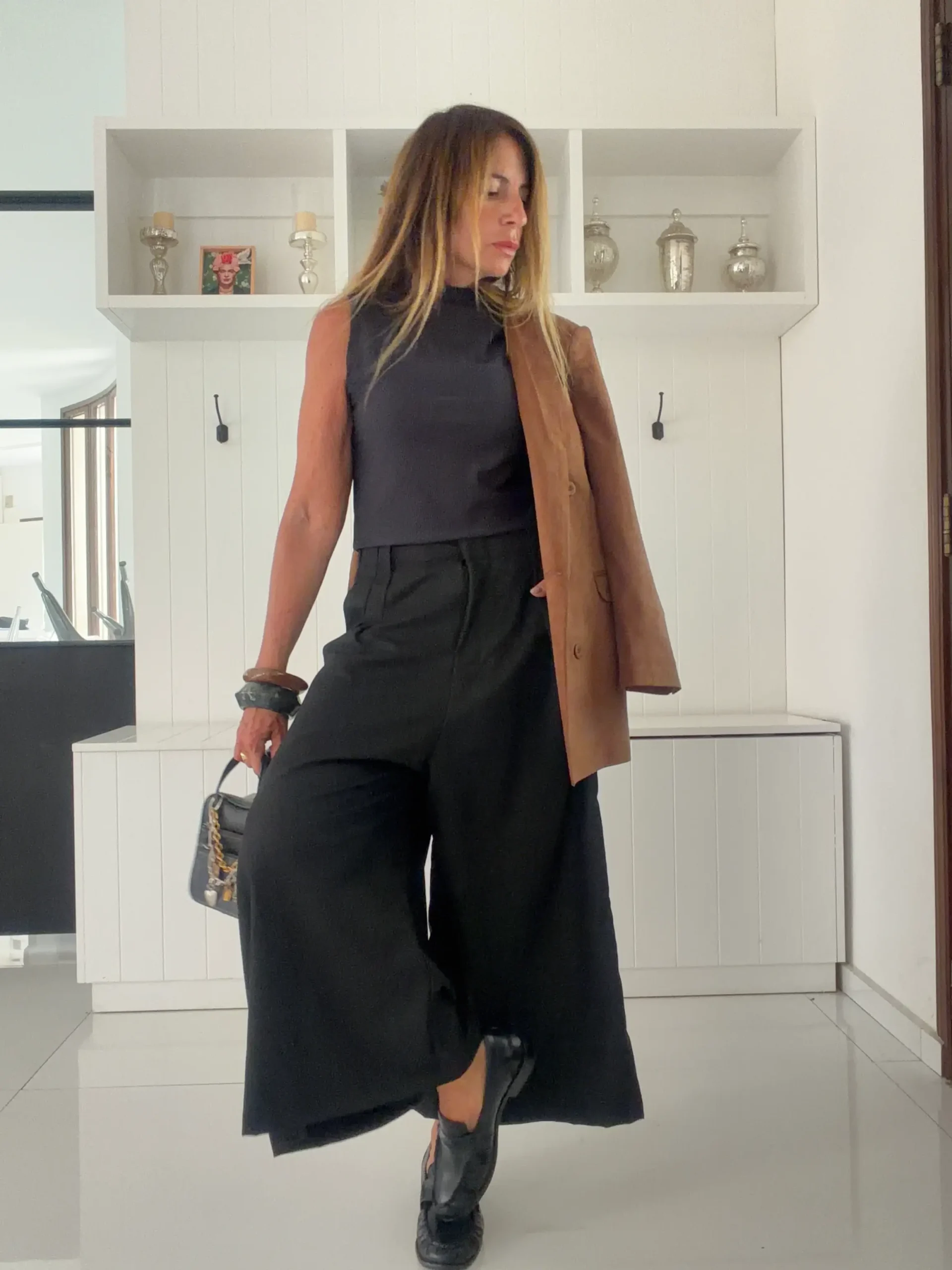 Pantalon okinawa sastrero negro detalle hilos plata - Image 13