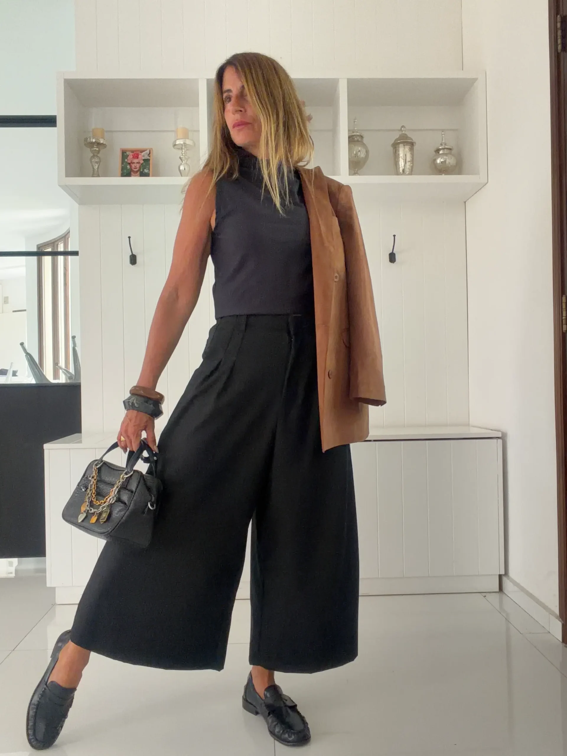 Pantalon okinawa sastrero negro detalle hilos plata - Image 14