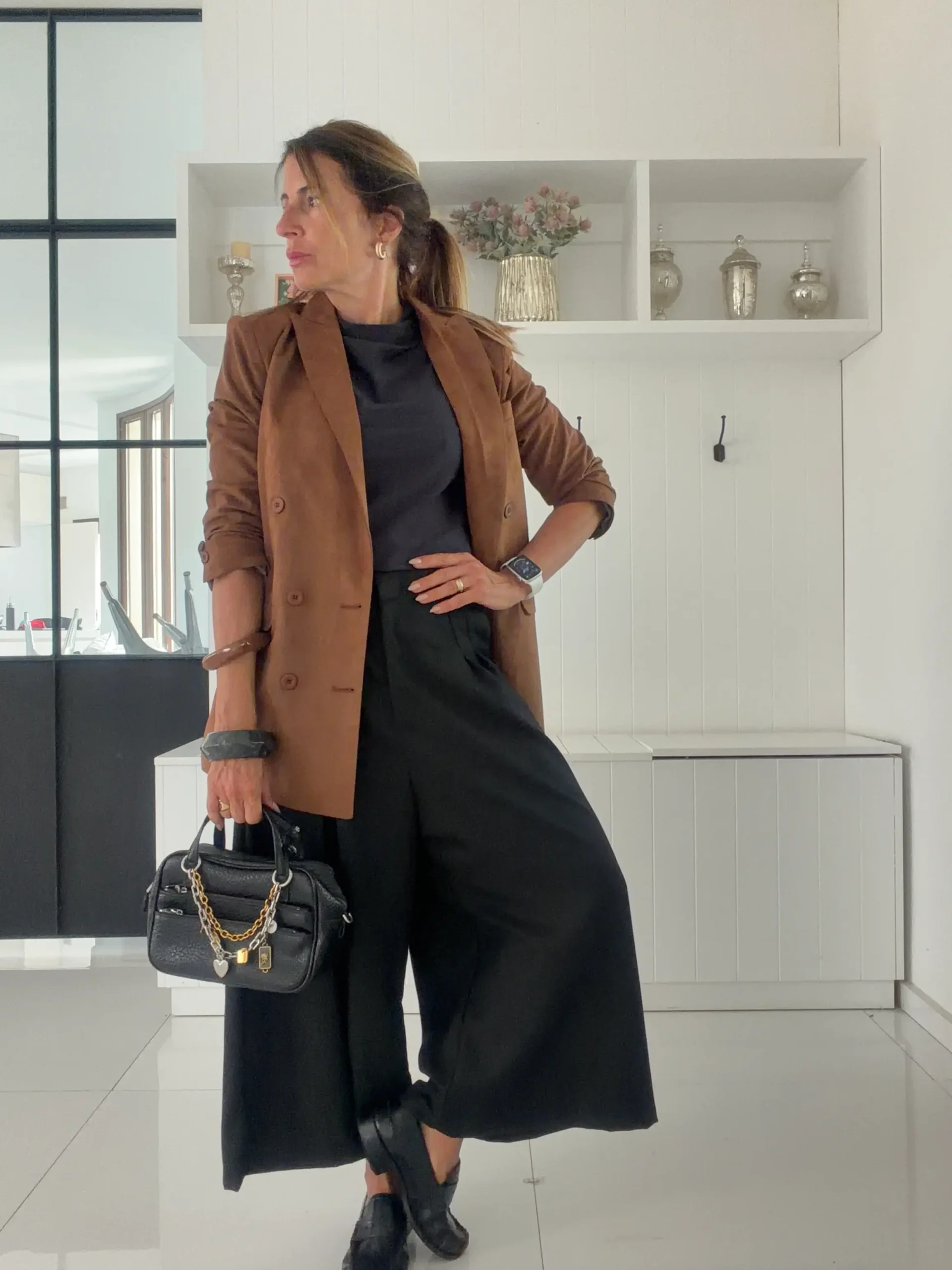 Pantalon okinawa sastrero negro detalle hilos plata - Image 3