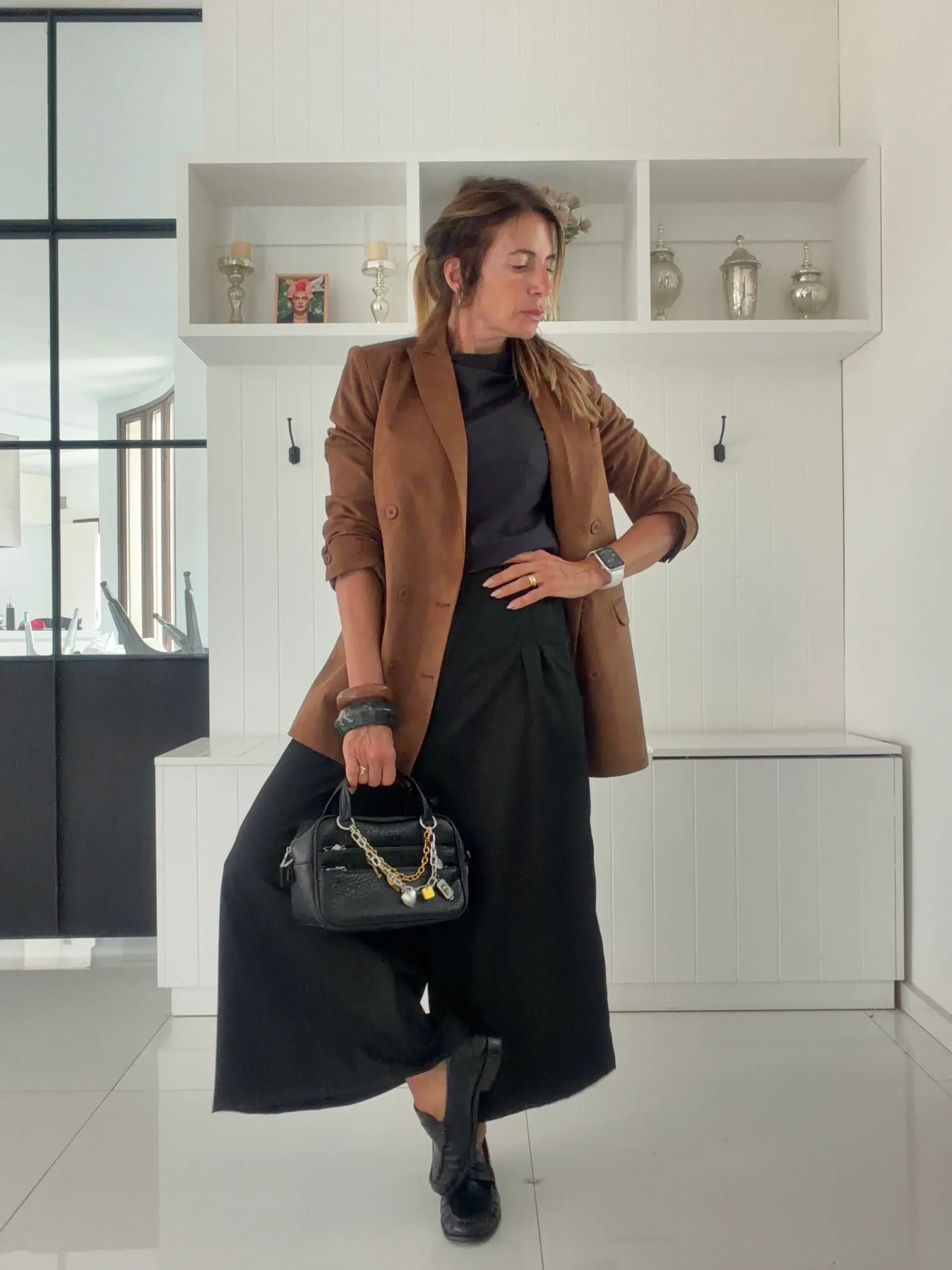 Pantalon okinawa sastrero negro detalle hilos plata - Image 2