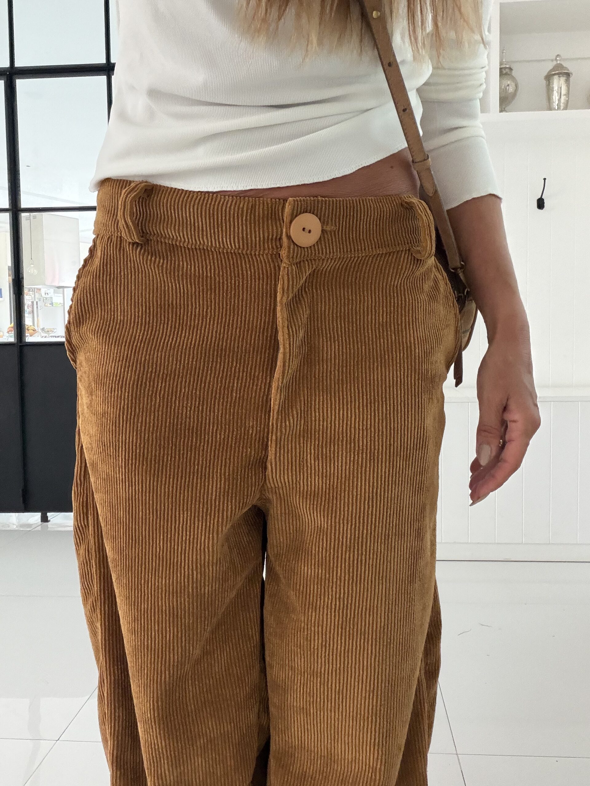 Pantalón Taipei caramel corderoy - Image 2