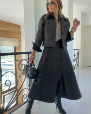 Falda  carrie negra reptil con mas cuerpo